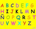 Алфавит с буквами цвета с желтым фоном